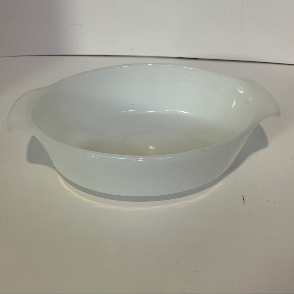 Vintage White Milk Glass Fire King Anchor Hocking Casserole Dish #433 1-1/2 Qt.